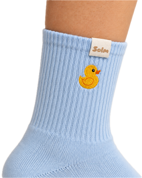 Little Quack on foot, with the duck embroidery and woven Solm tag